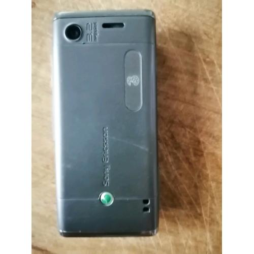 Sony Ericsson Walkman classic mobile phone, 3 network and 2 chargers