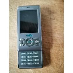 Sony Ericsson Walkman classic mobile phone, 3 network and 2 chargers