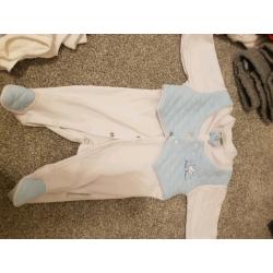 **?5 OR UNDER** Baby clothes.. boys/unisex