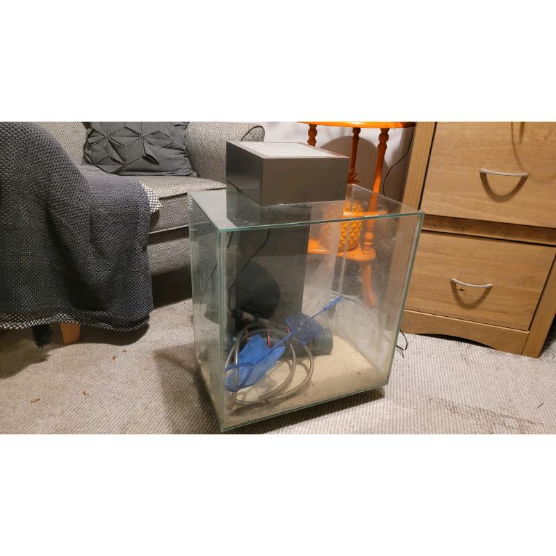 Fish tank fluval edge 46l