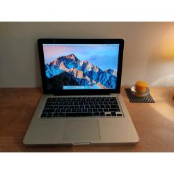 MacBook Pro 13 inch (8gb ram + 512gb SSD)