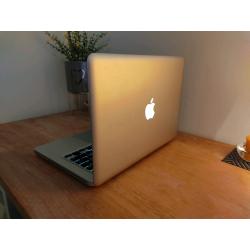 MacBook Pro 13 inch (8gb ram + 512gb SSD)