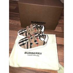 Baby Burberry Markham Check Print Canvas Trainers UK3 In Box