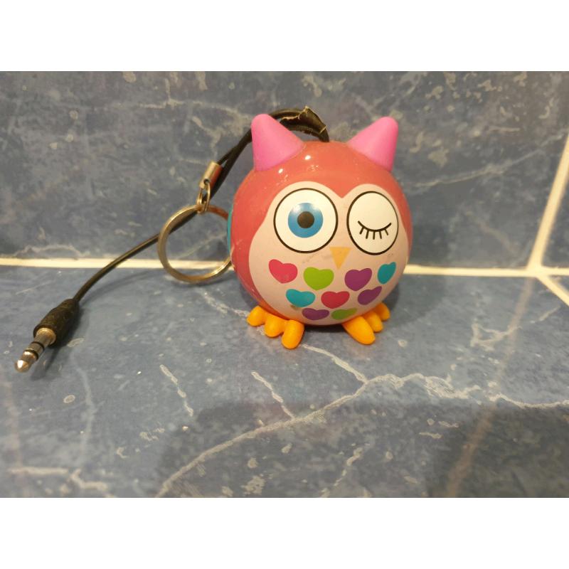 Owl design small plug in speaker