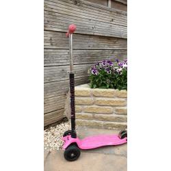 Pink and Black Micro Maxi Scooter