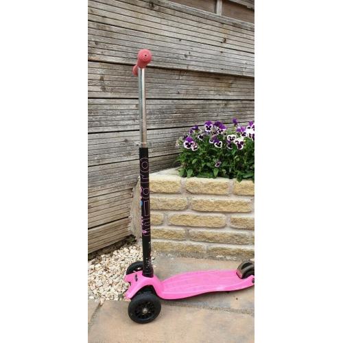 Pink and Black Micro Maxi Scooter