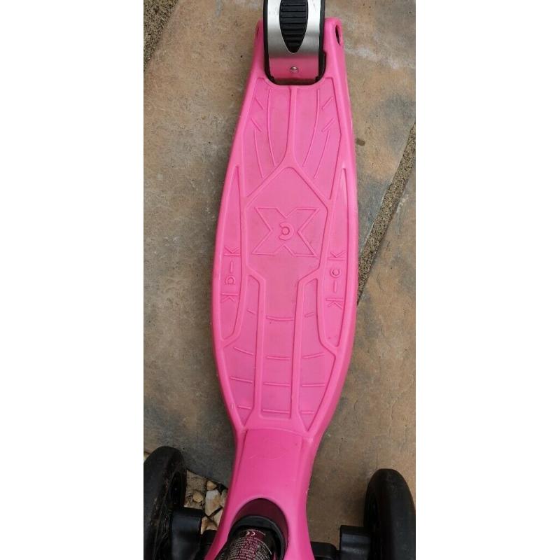 Pink and Black Micro Maxi Scooter