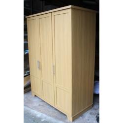 Caxton Light Oak effect bedroom furniture (wardrobe, drawer unit, bedside cabinets) ?180.00