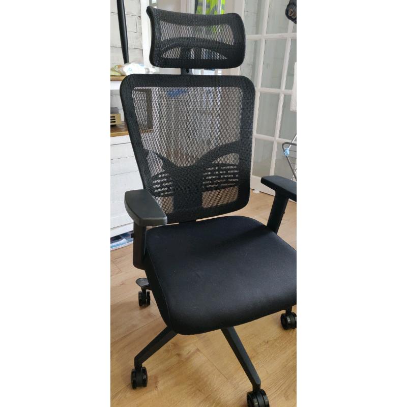 Kempes High back mesh office chair