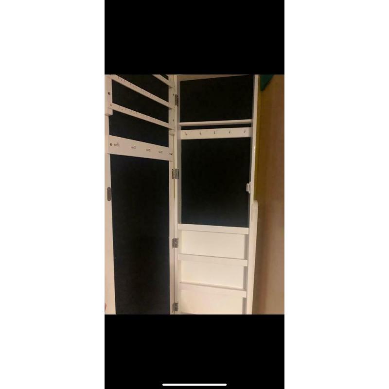 Standing mirror