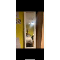 Standing mirror