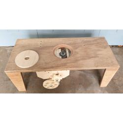 Router table with built-in lift mechanism