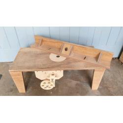 Router table with built-in lift mechanism