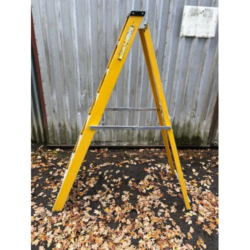 LYTE STEP LADDER 8 TREAD 1.65m