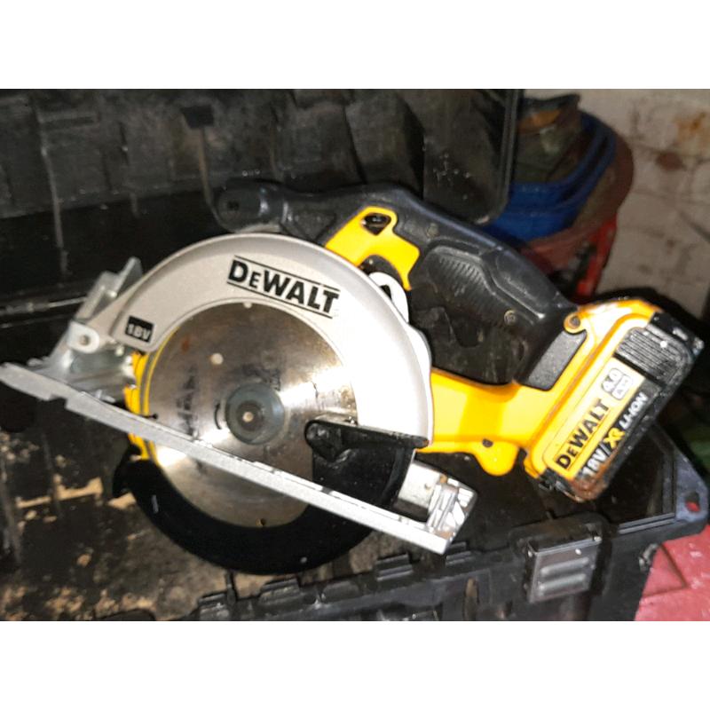 Dewalt circle saw with new blade 18 v lithium iron