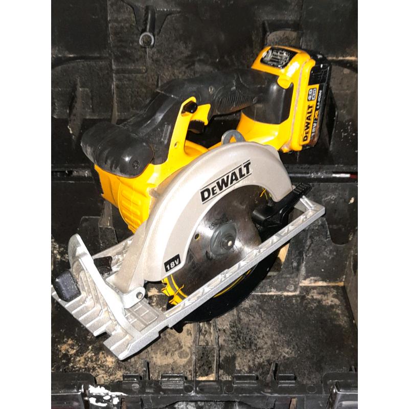 Dewalt circle saw with new blade 18 v lithium iron