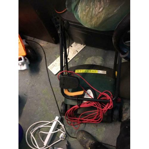Electric garden rake