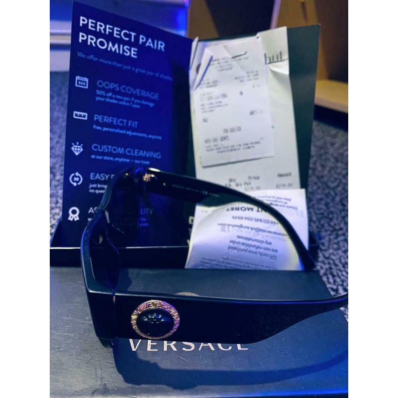 Verscase man polarized