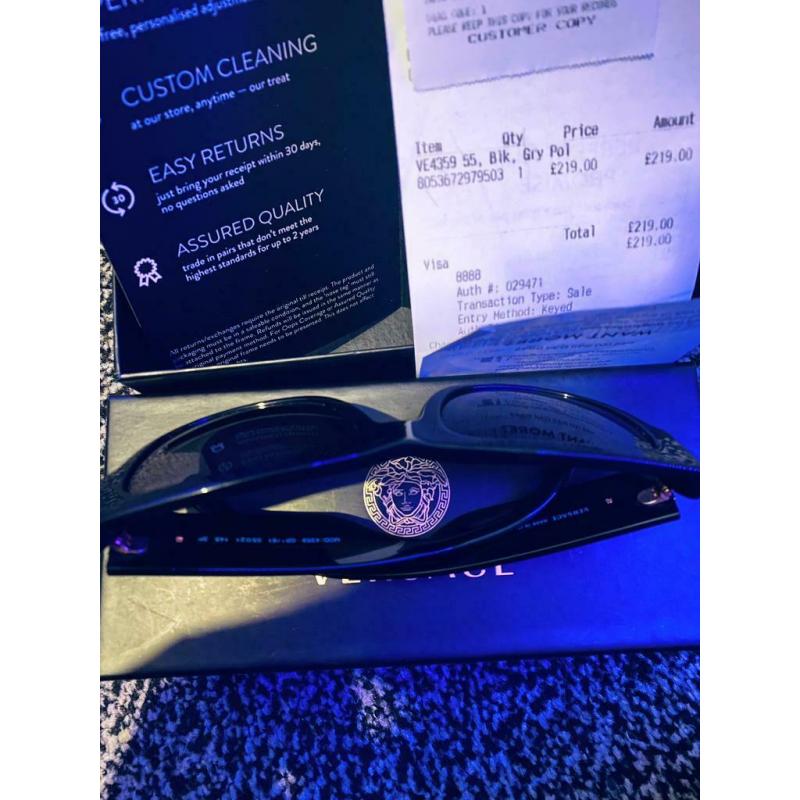Verscase man polarized