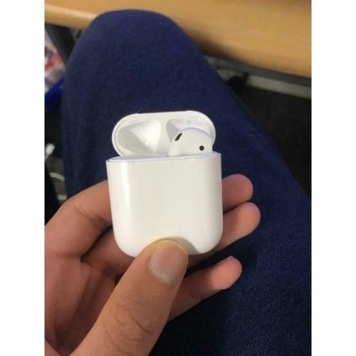 Original Apple AirPods with right airpod