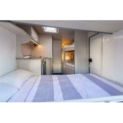 Freecross Premium 330DL 4 Berth Lightweight Family Caravan - Only 900Kgs!