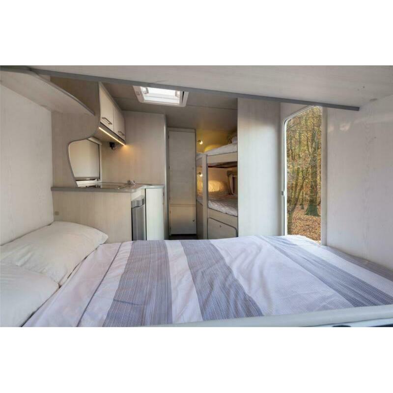 Freecross Premium 330DL 4 Berth Lightweight Family Caravan - Only 900Kgs!