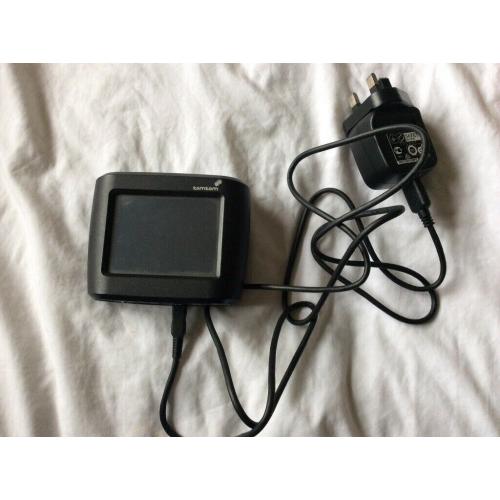 GPS TomTom with preloaded map, charger etc