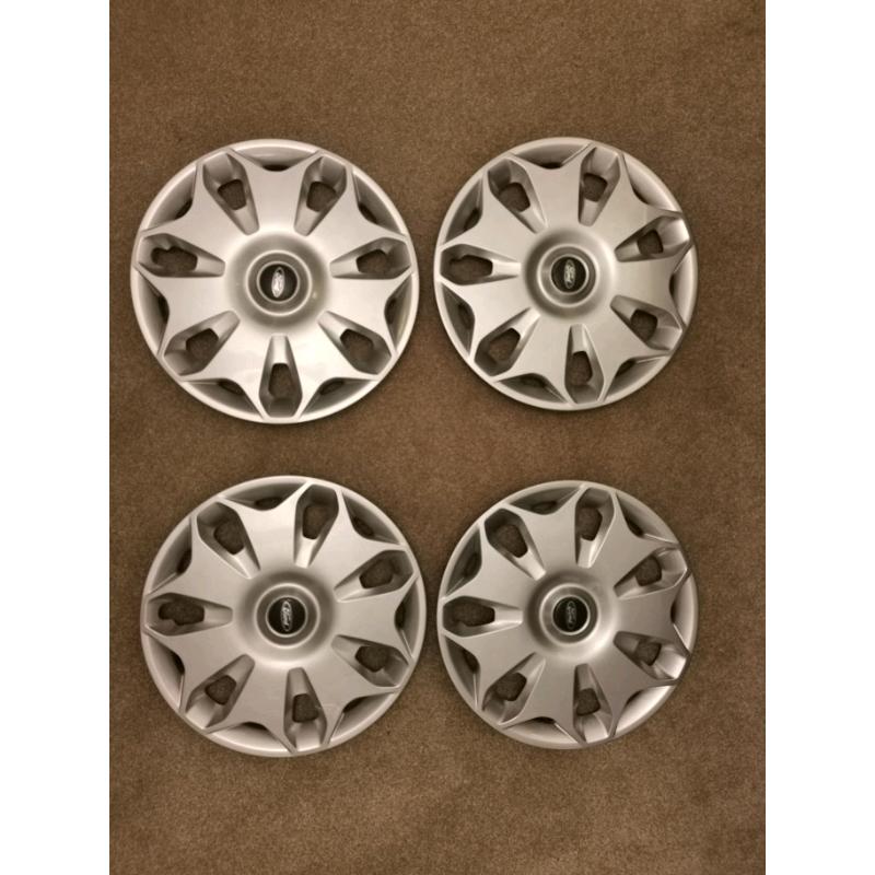 Wheel trims, hub caps, Ford 16 inch.