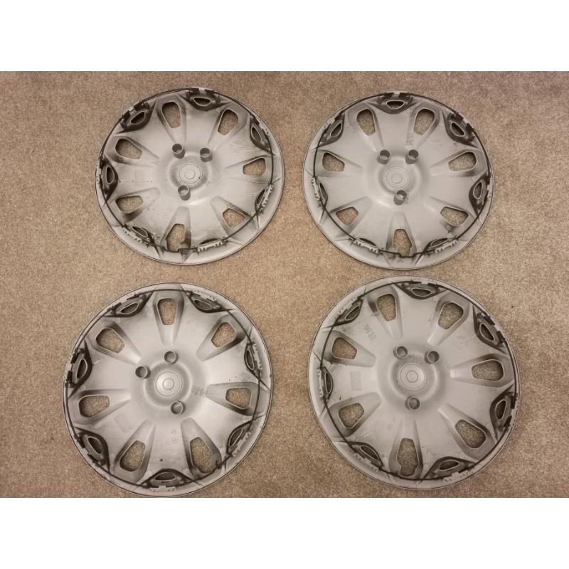 Wheel trims, hub caps, Ford 16 inch.