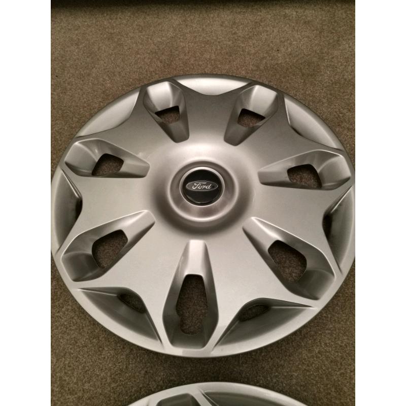 Wheel trims, hub caps, Ford 16 inch.