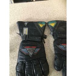 Motorcycle gloves