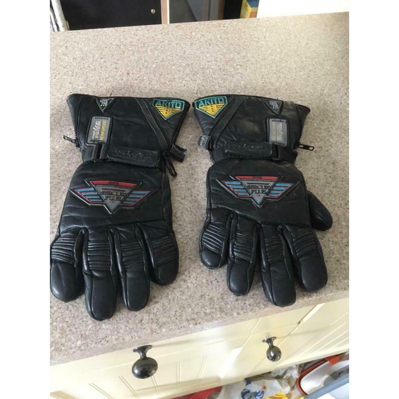 Motorcycle gloves