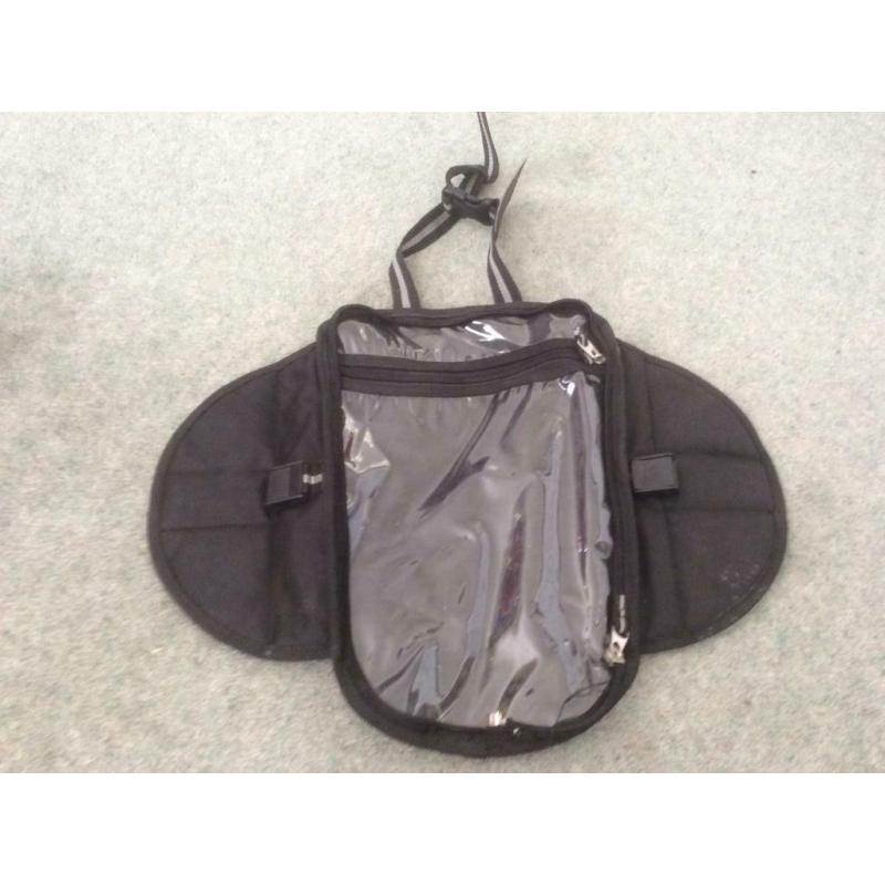 Motorcycle magnetic tank bag