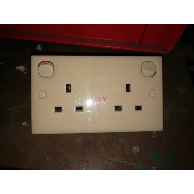 Clypsol double socket.