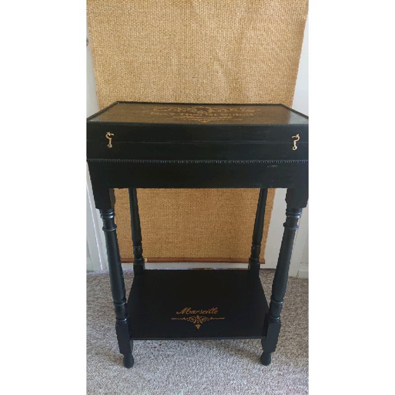 Cutlery box-chest
