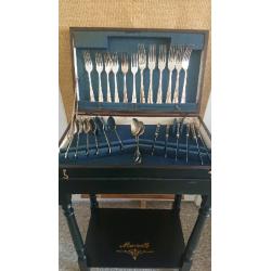 Cutlery box-chest