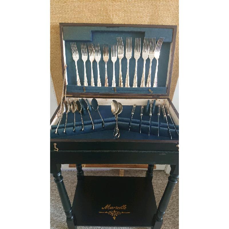 Cutlery box-chest