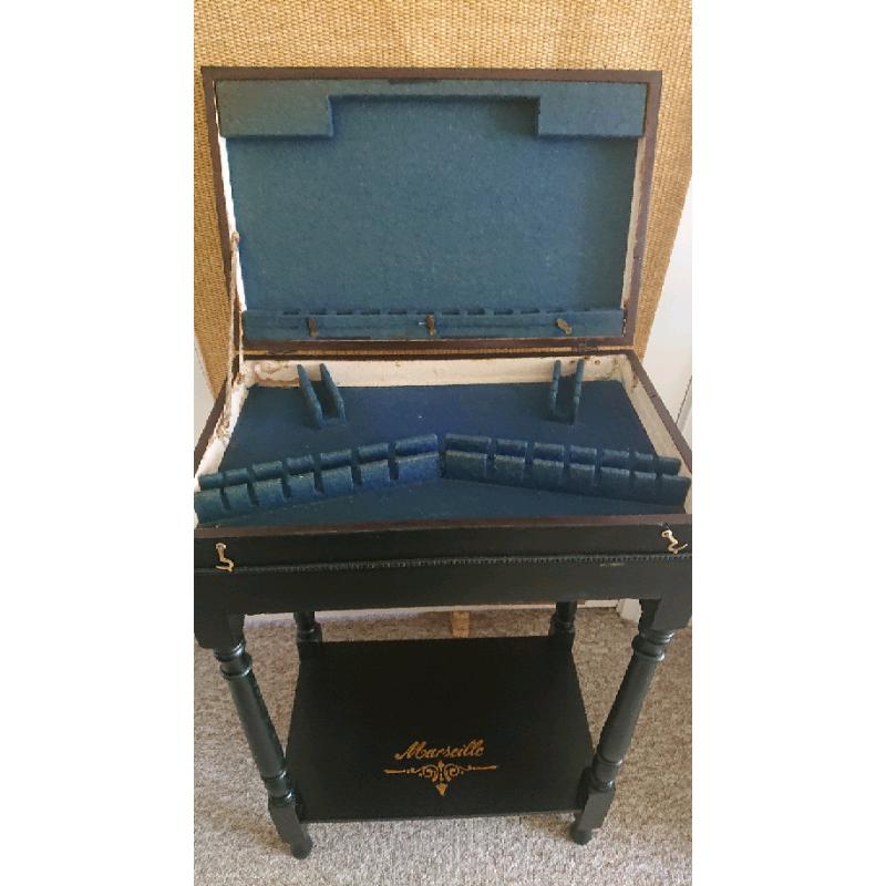 Cutlery box-chest