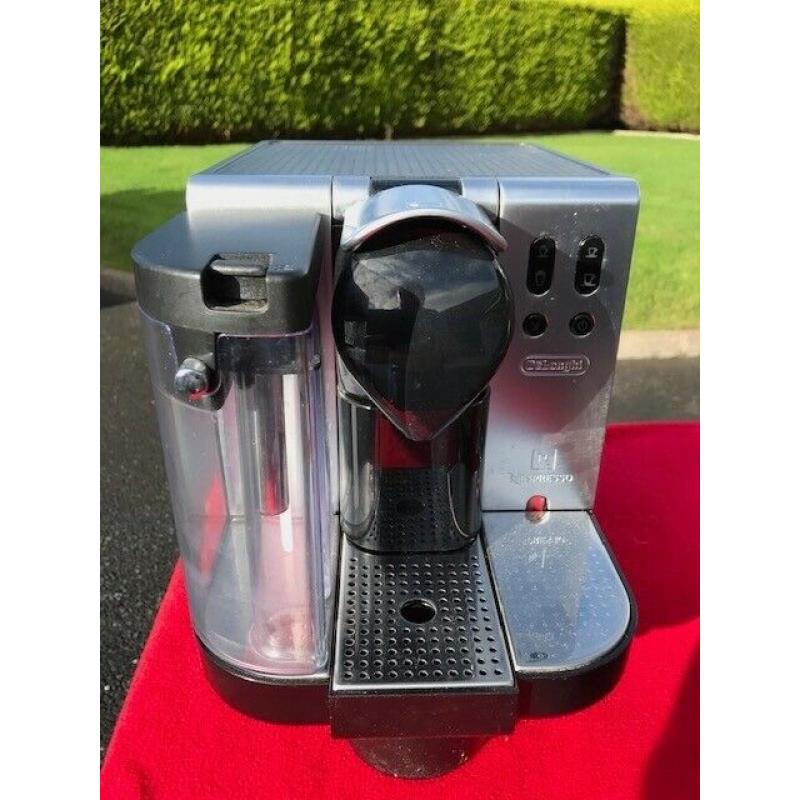 De Longhi Nespresso Lattisima Coffee machine
