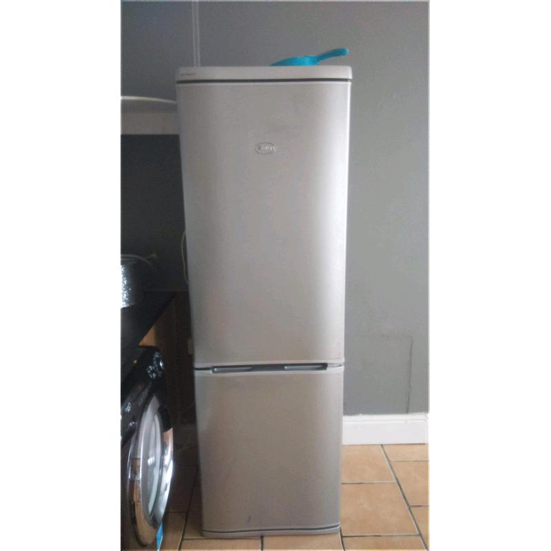 Large Silver Swan Fridge&Freezer (FrostFree)
