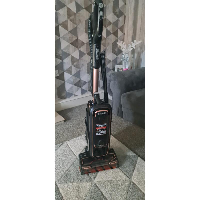 Shark powered lift away duo, true pet hoover