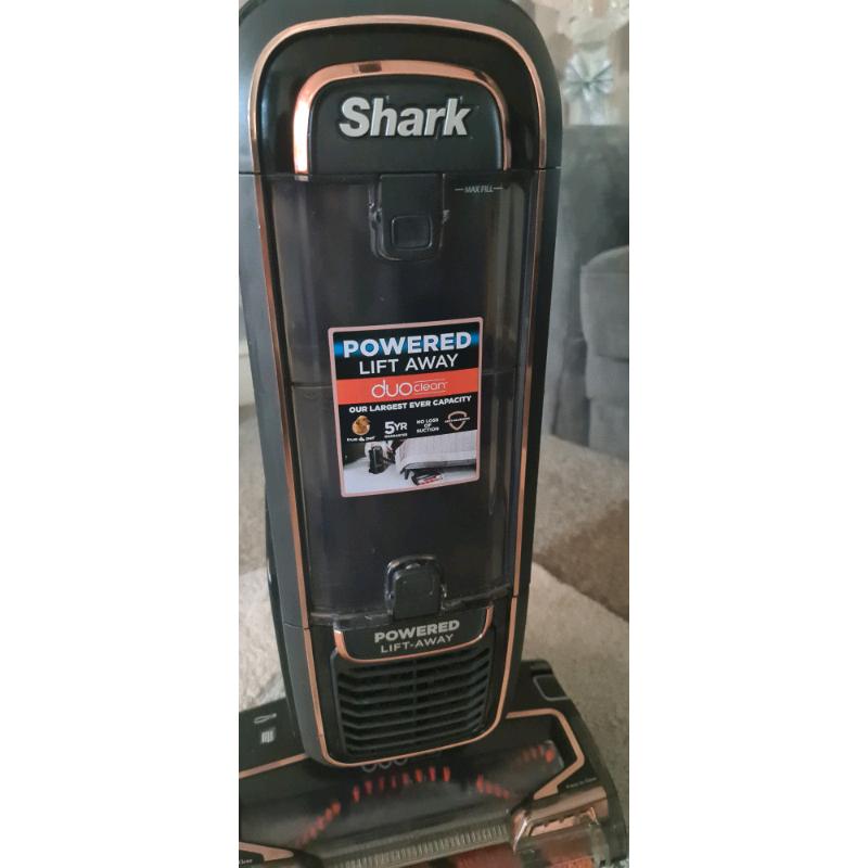 Shark powered lift away duo, true pet hoover