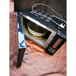 RUSSELL HOBBS Microwave