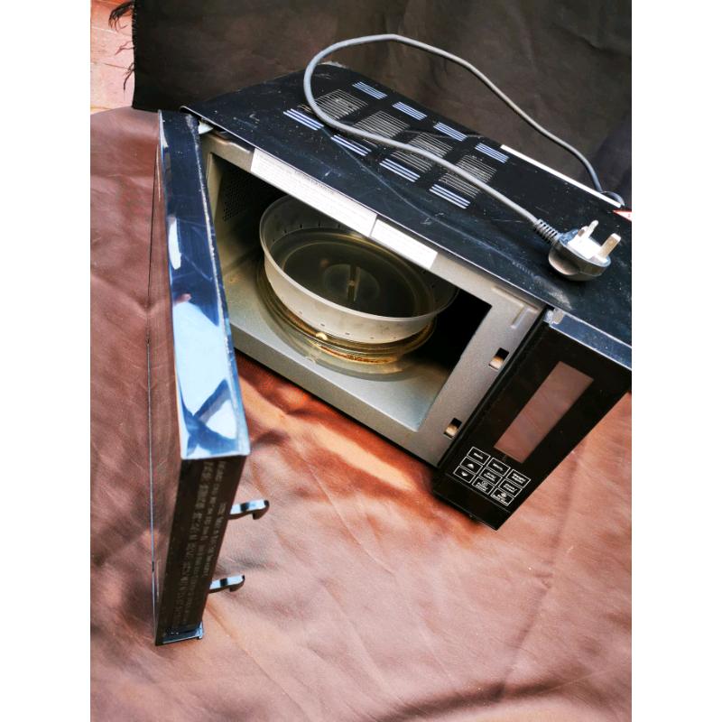 RUSSELL HOBBS Microwave