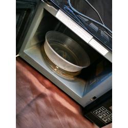 RUSSELL HOBBS Microwave