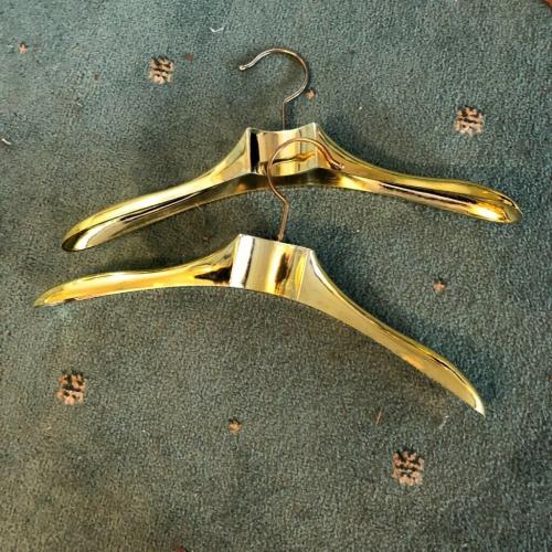 Gold display coathangers x 20