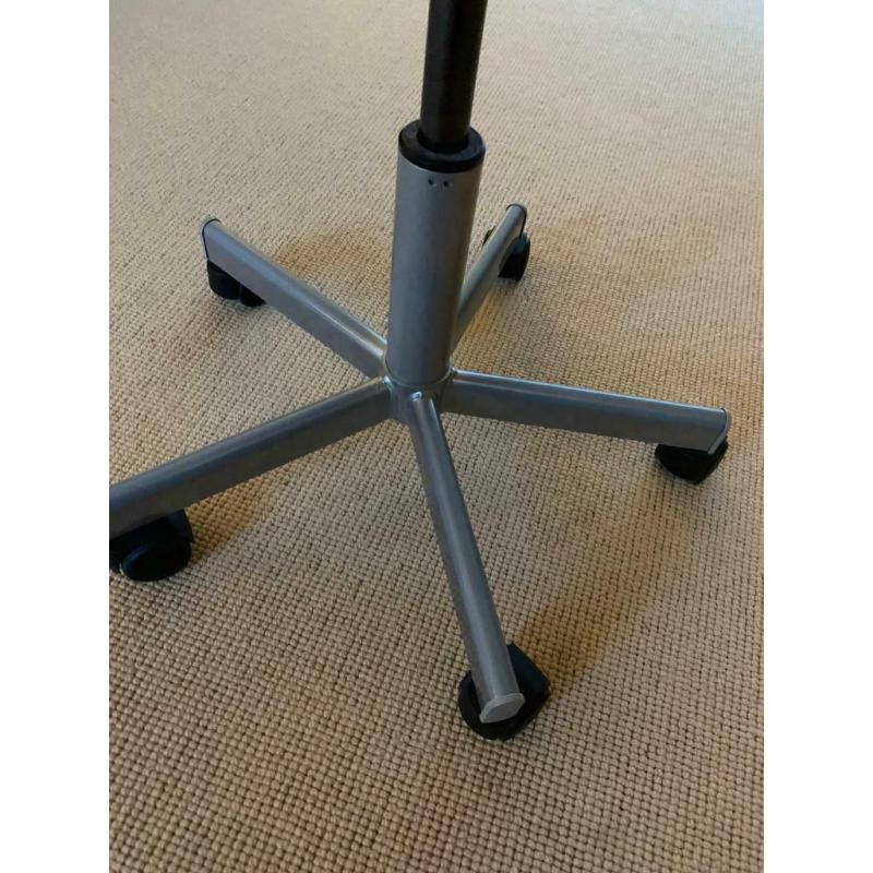 Kids desk chair