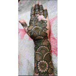 Mahndi henna artist