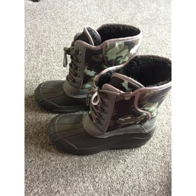 Boys Winter Boots and Plimsole Size 6