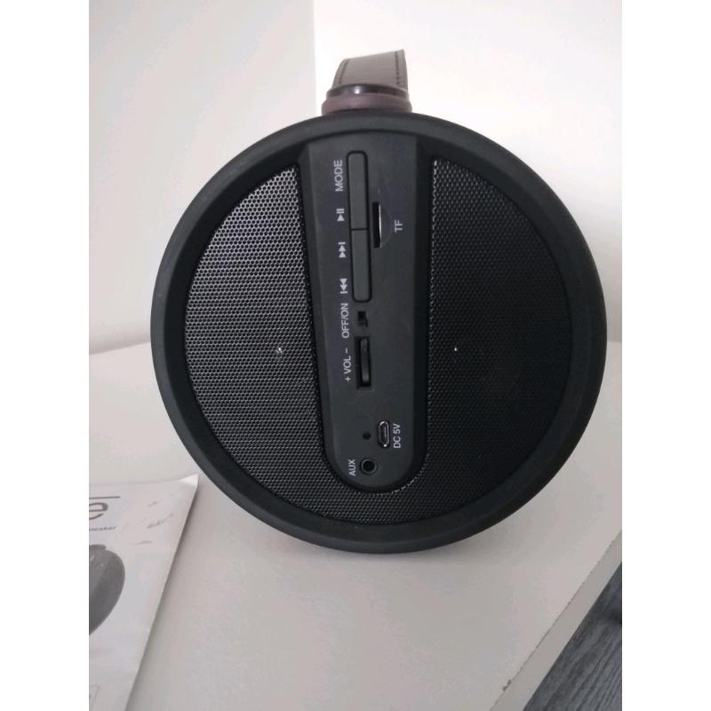 Bluetooth speaker with radio